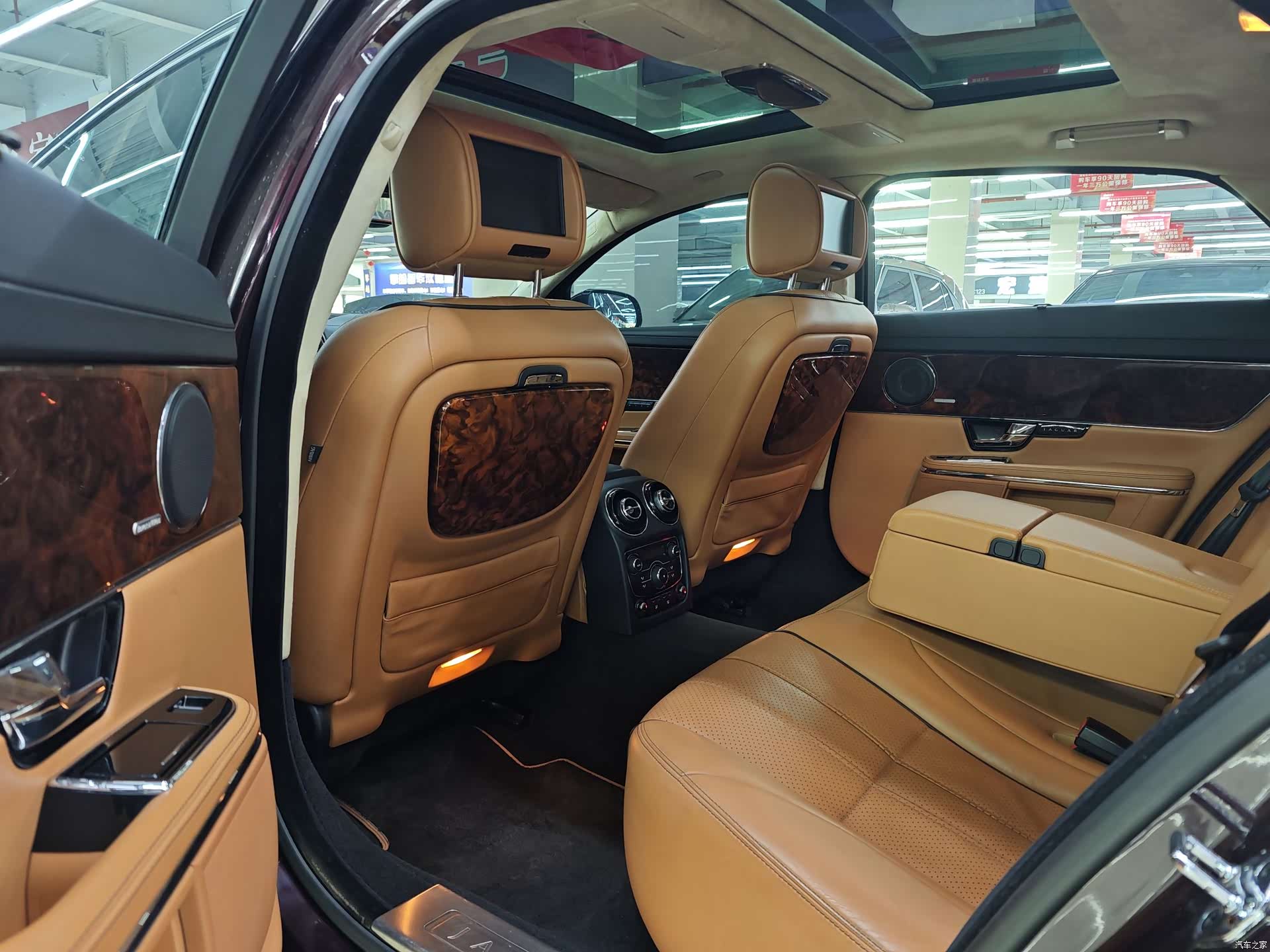 Jaguar XJ, 2010 12
