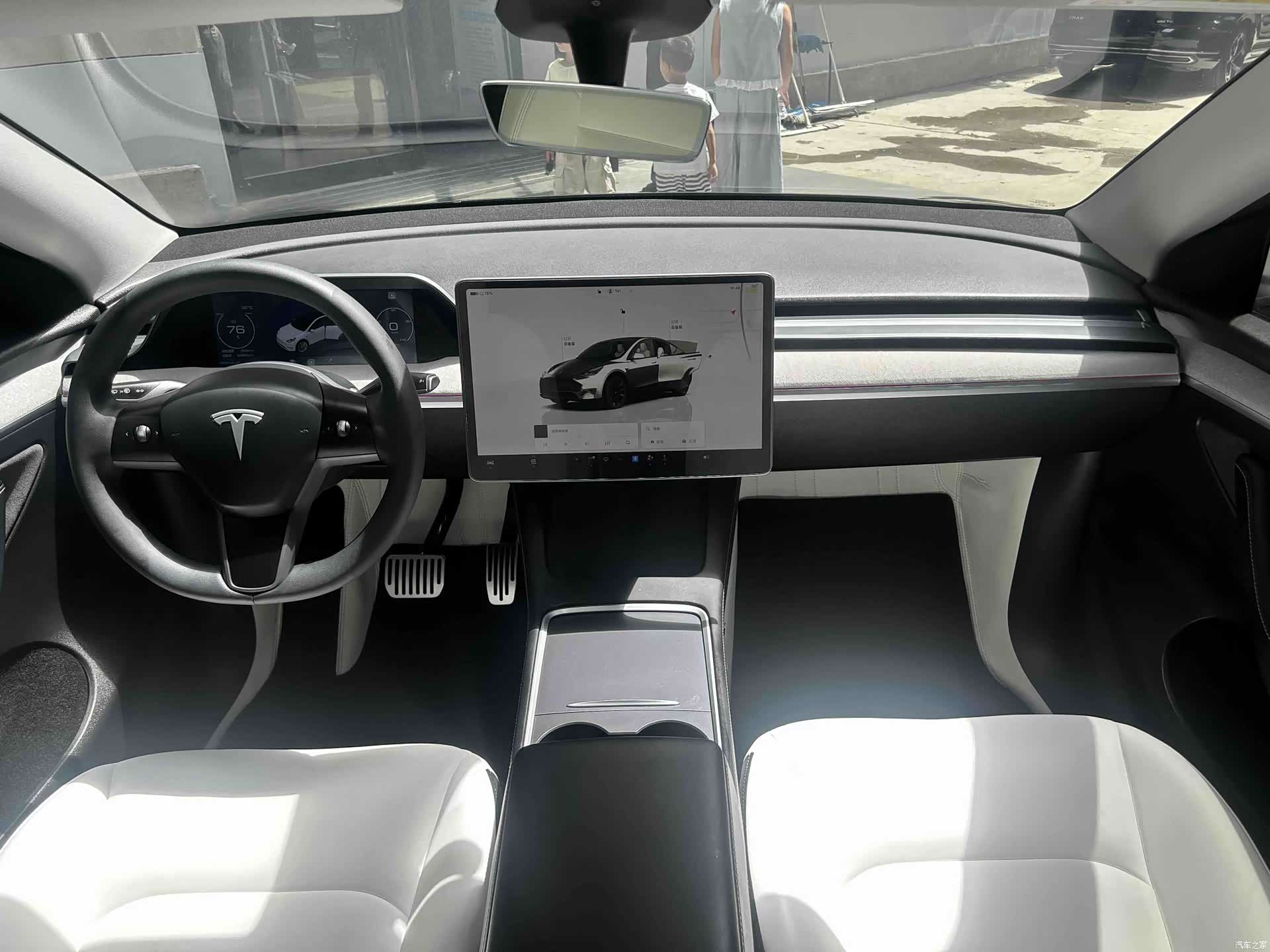 Tesla Model Y, 2024 6