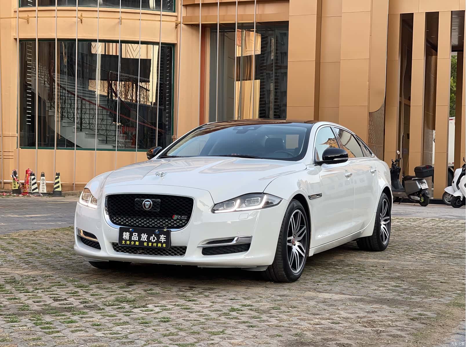 Jaguar XJ