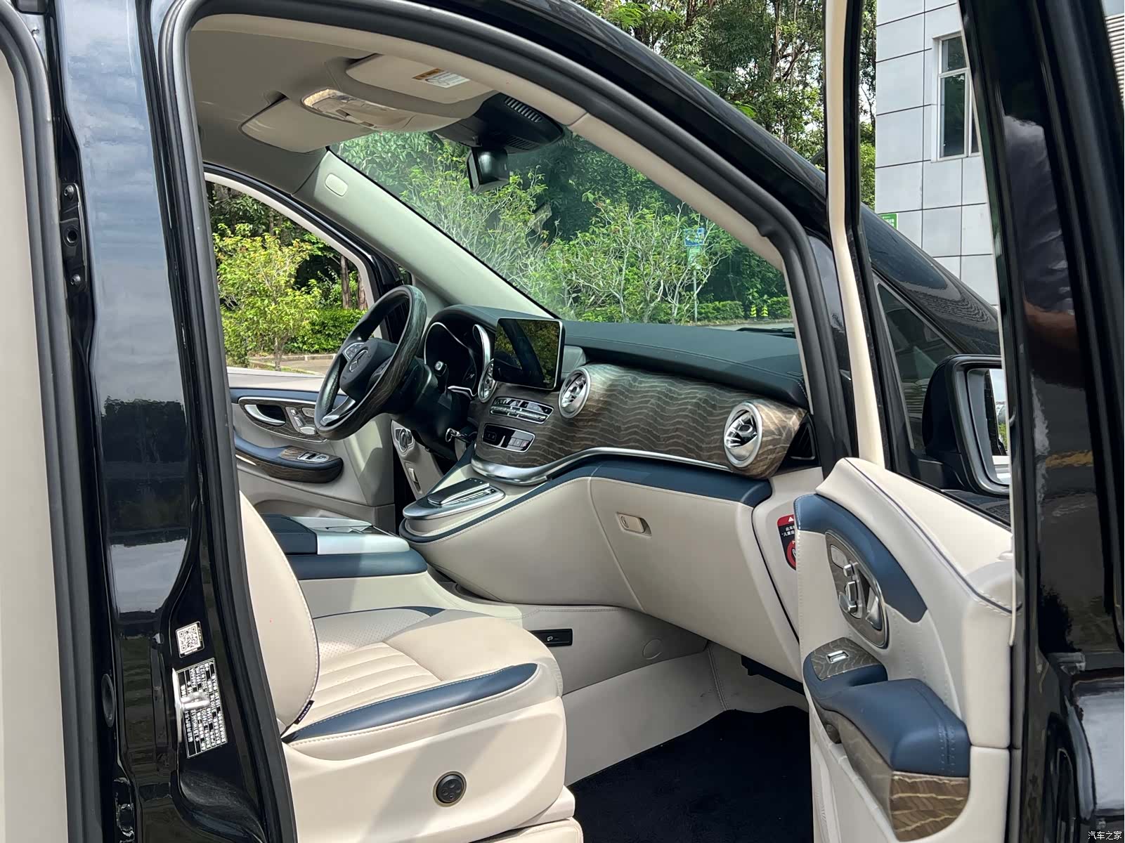 Mercedes-Benz V-Class, 2023 11