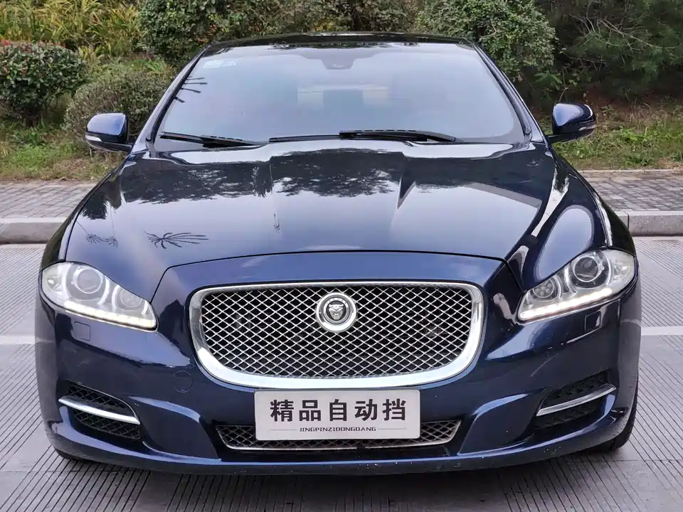 Jaguar XJ
