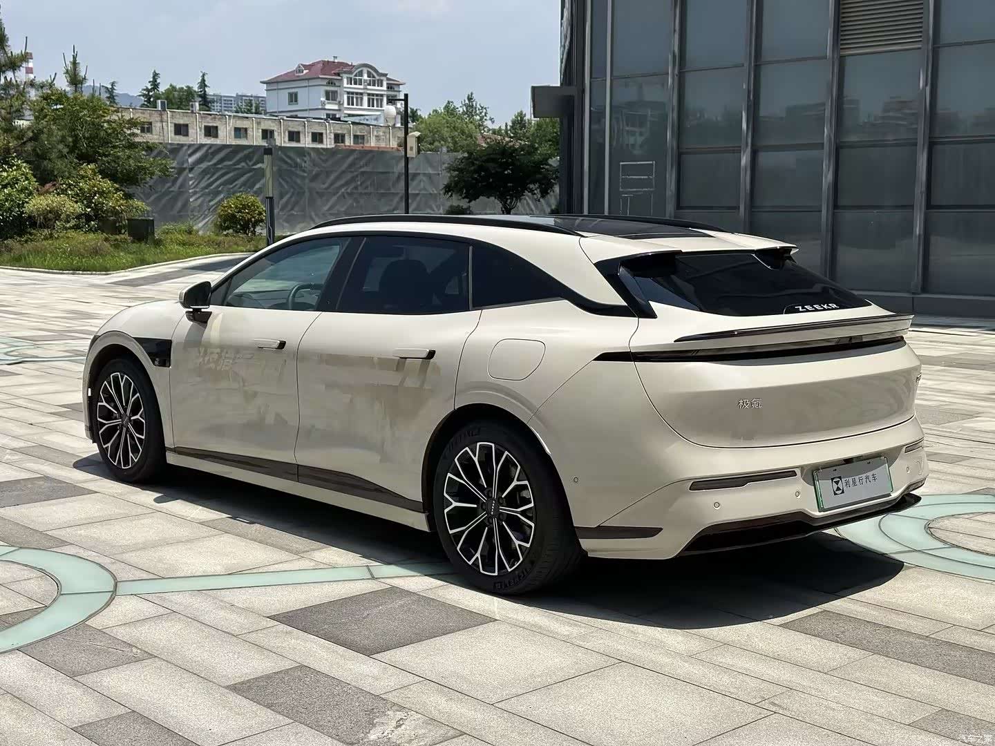 Zeekr 007, 2025 6