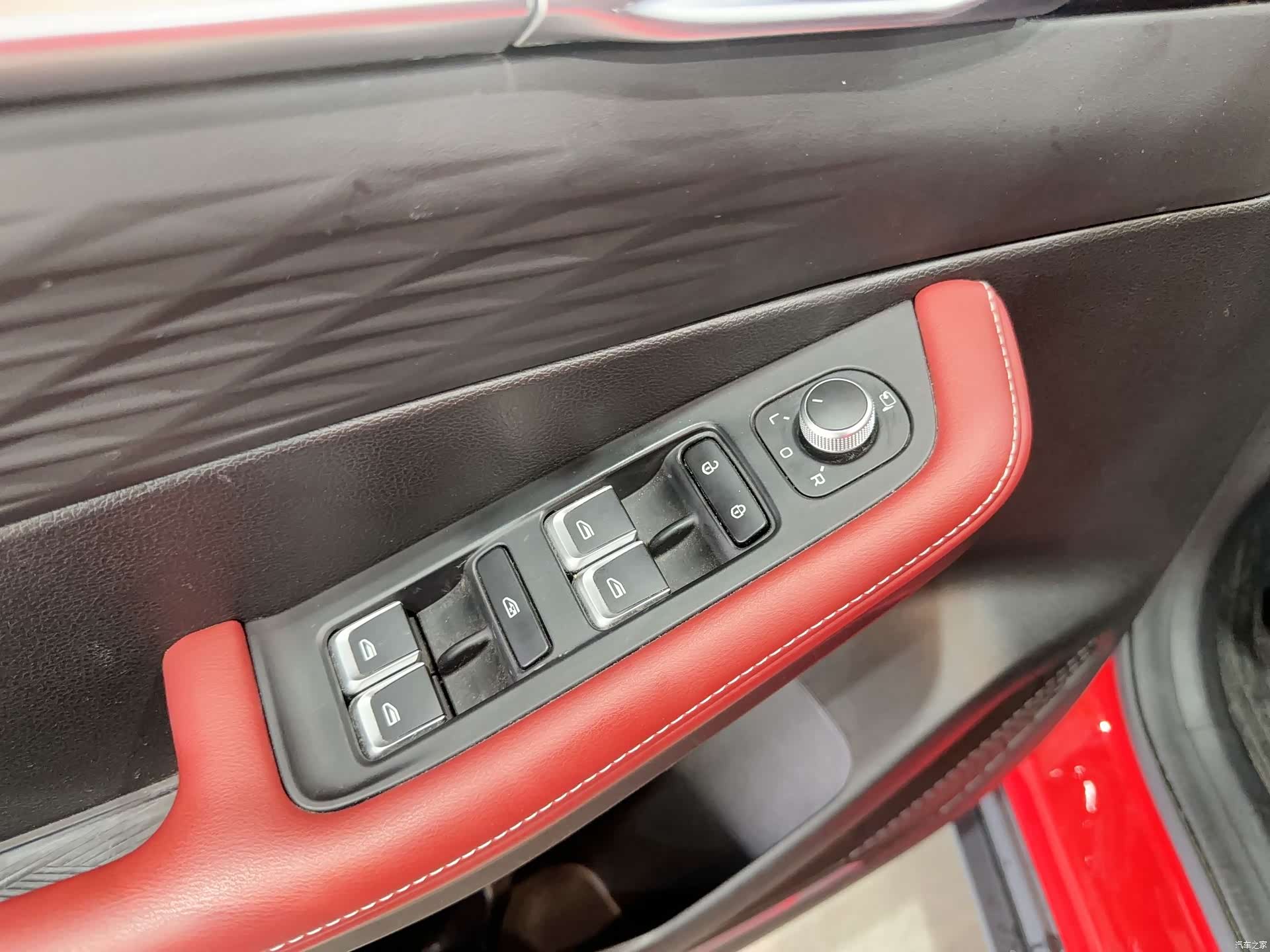Geely Coolray, 2023 11