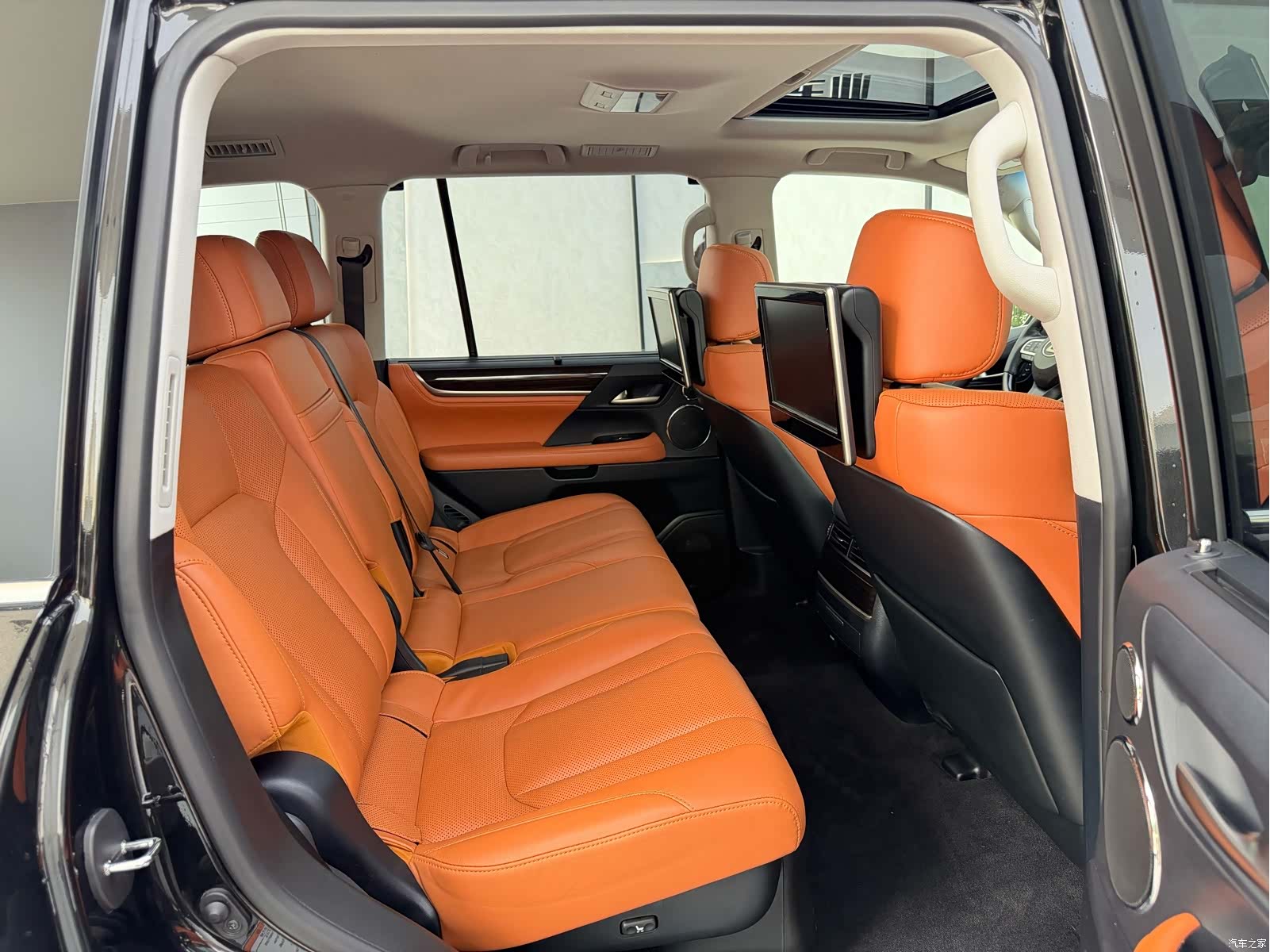 Lexus LX, 2019 17