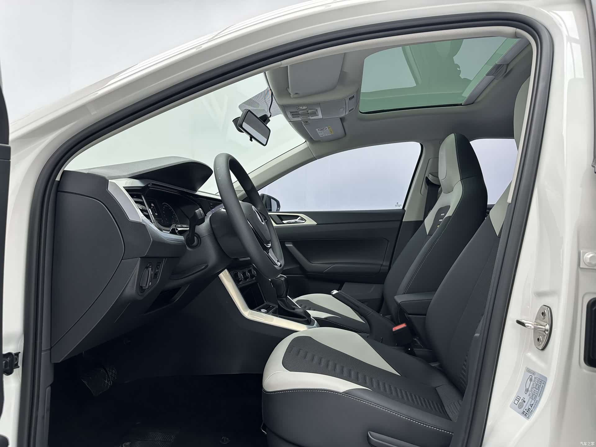 Volkswagen Polo, 2022 все фото