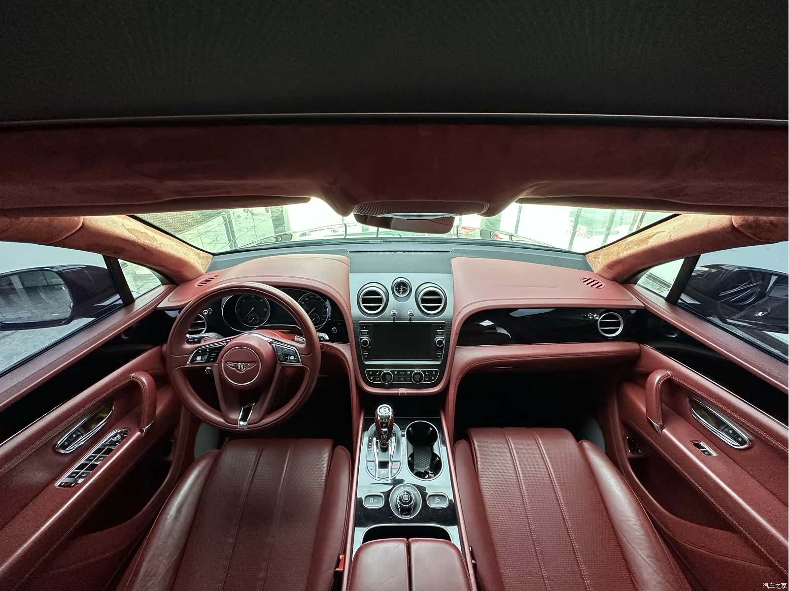 Bentley Bentayga, 2018 8