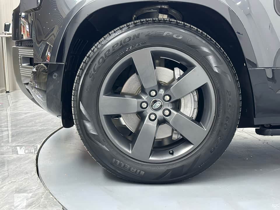 Land Rover guard