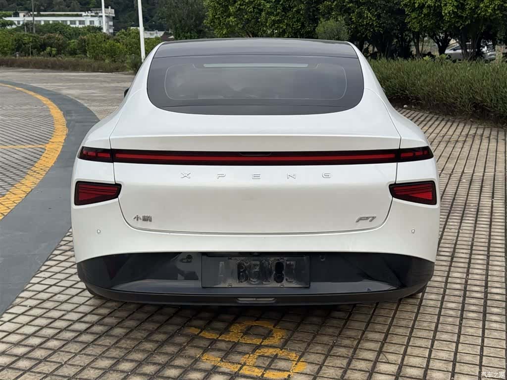 Xpeng P7, 2022 все фото