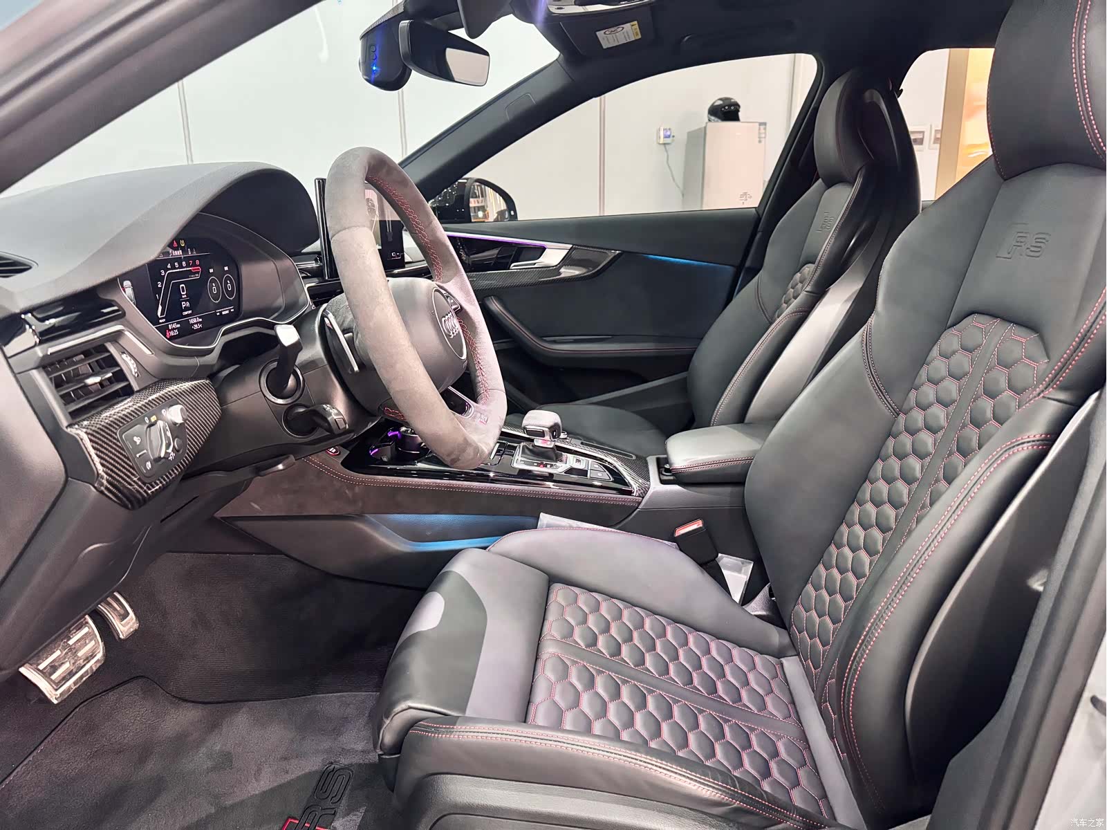 Audi RS4, 2025 8
