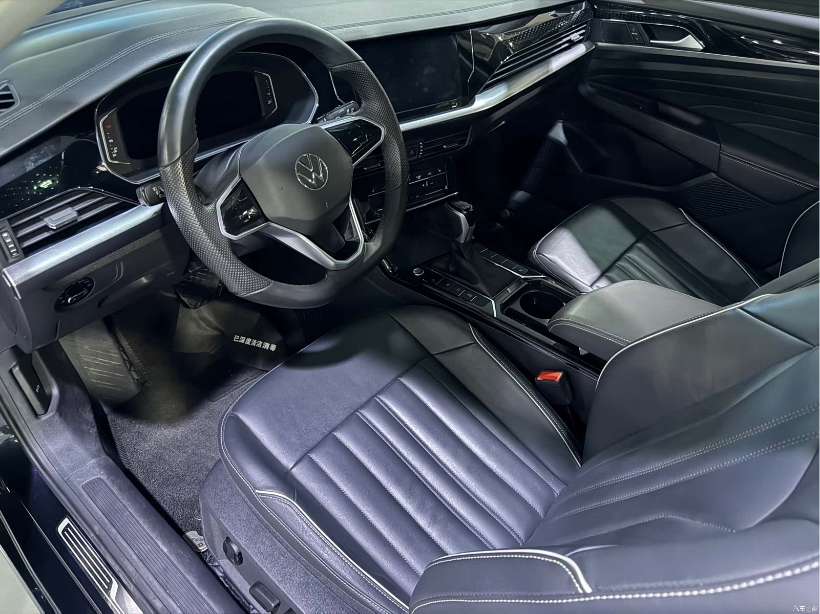 Volkswagen Passat, 2023 все фото