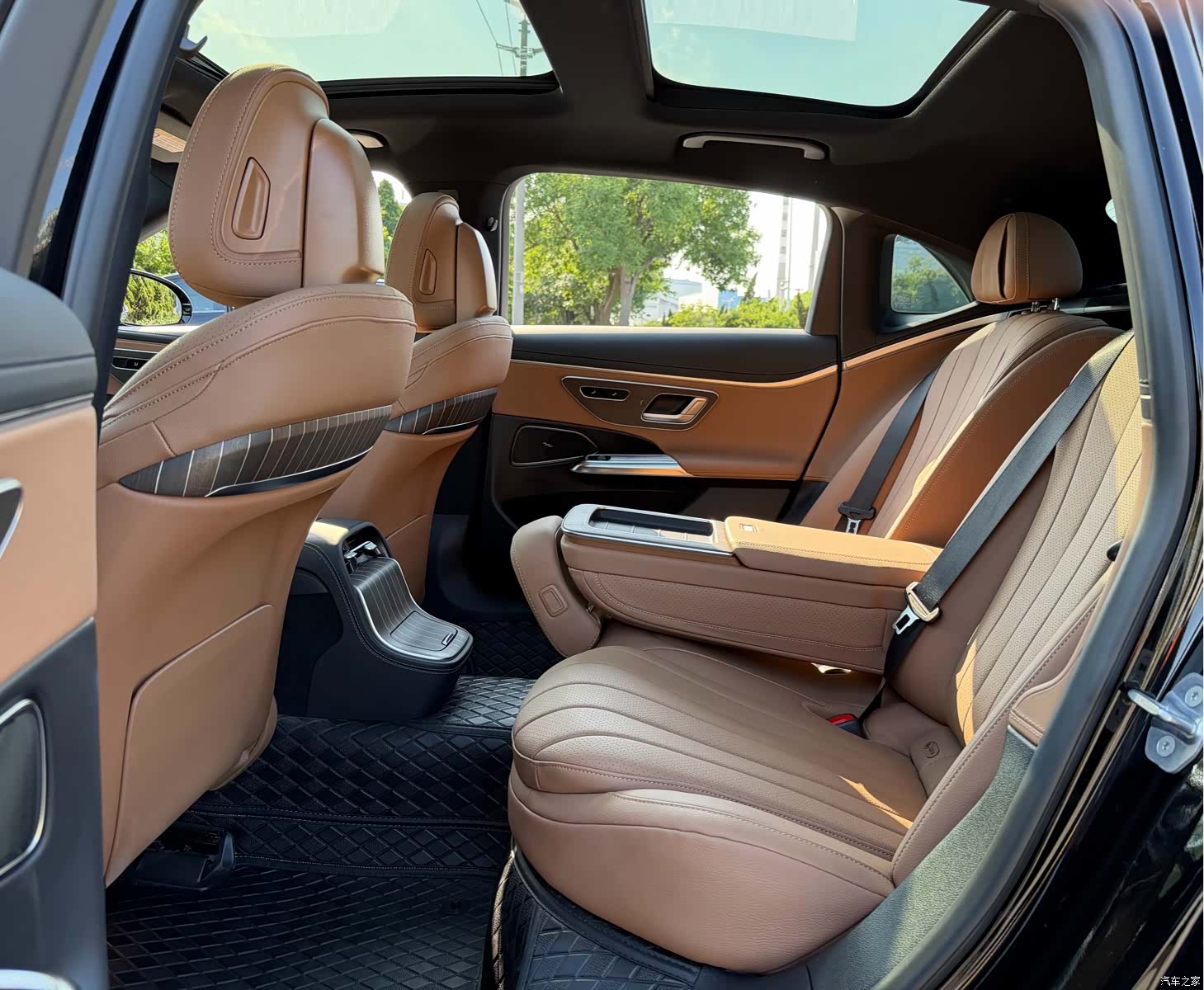 Mercedes-Benz E-Class, 2024 9