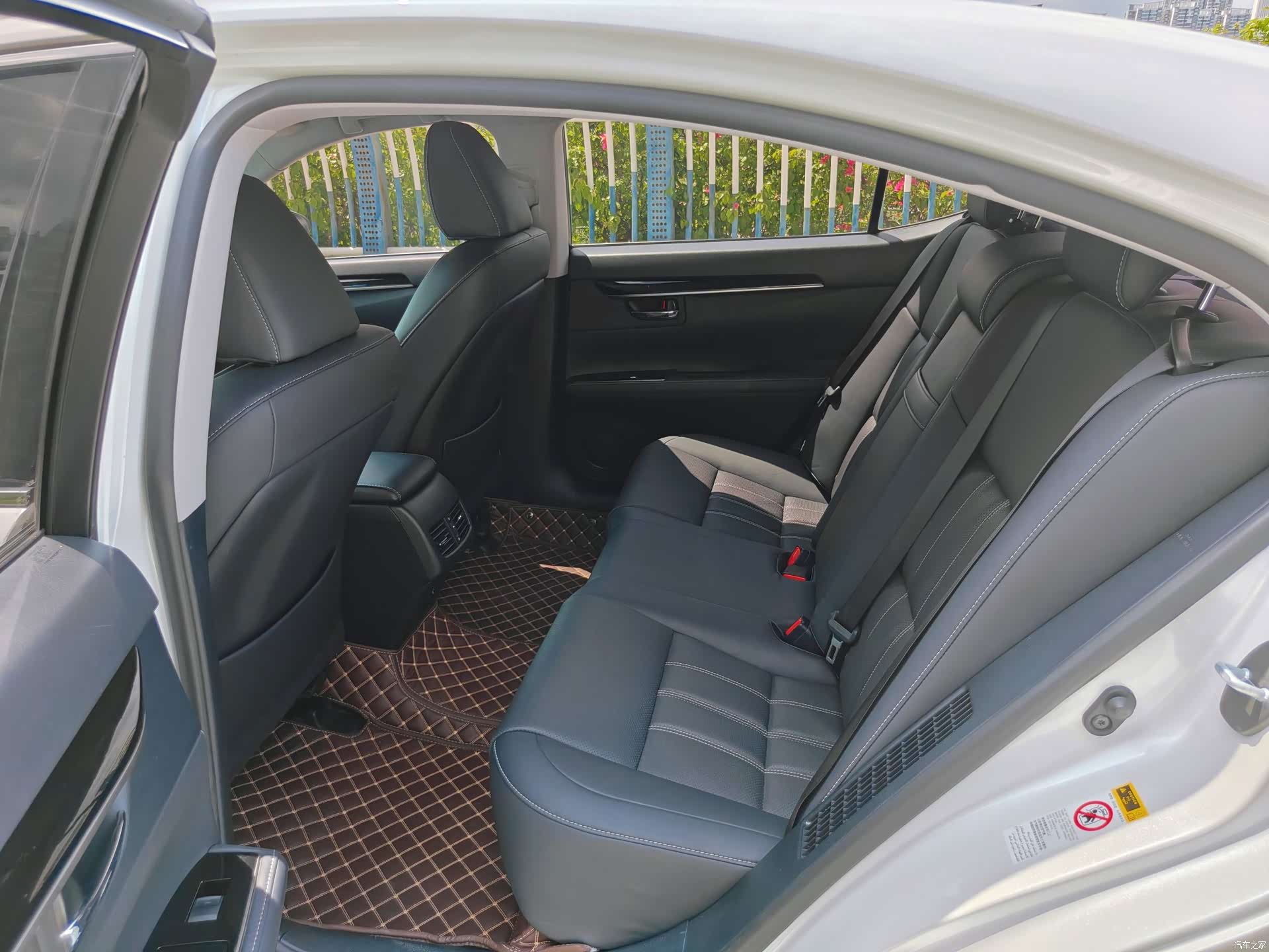Lexus ES, 2017 13