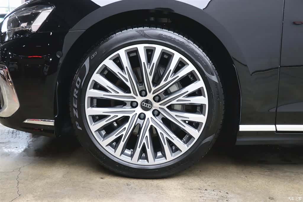 Audi A8L, 2024 27