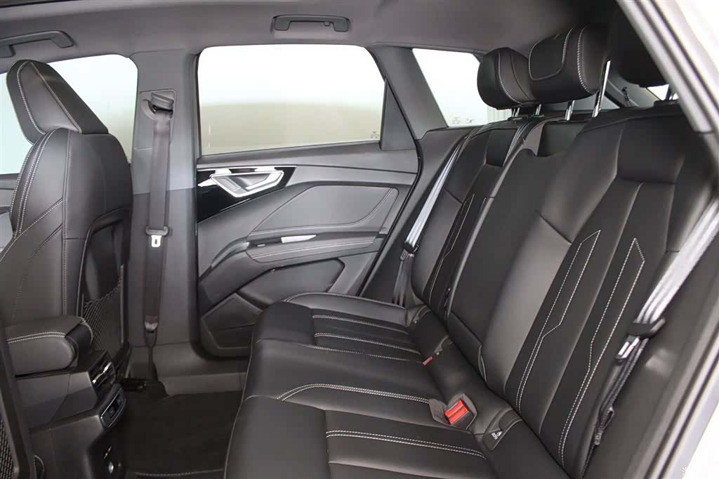 Audi Q4 e-tron, 2025 8