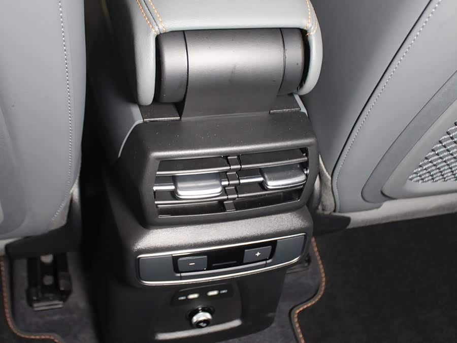 Audi Q4 e-tron 2025, фото 7