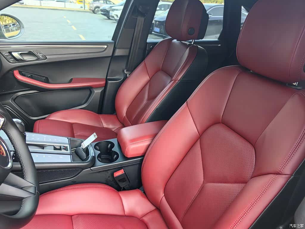 Porsche Macan, 2023 все фото