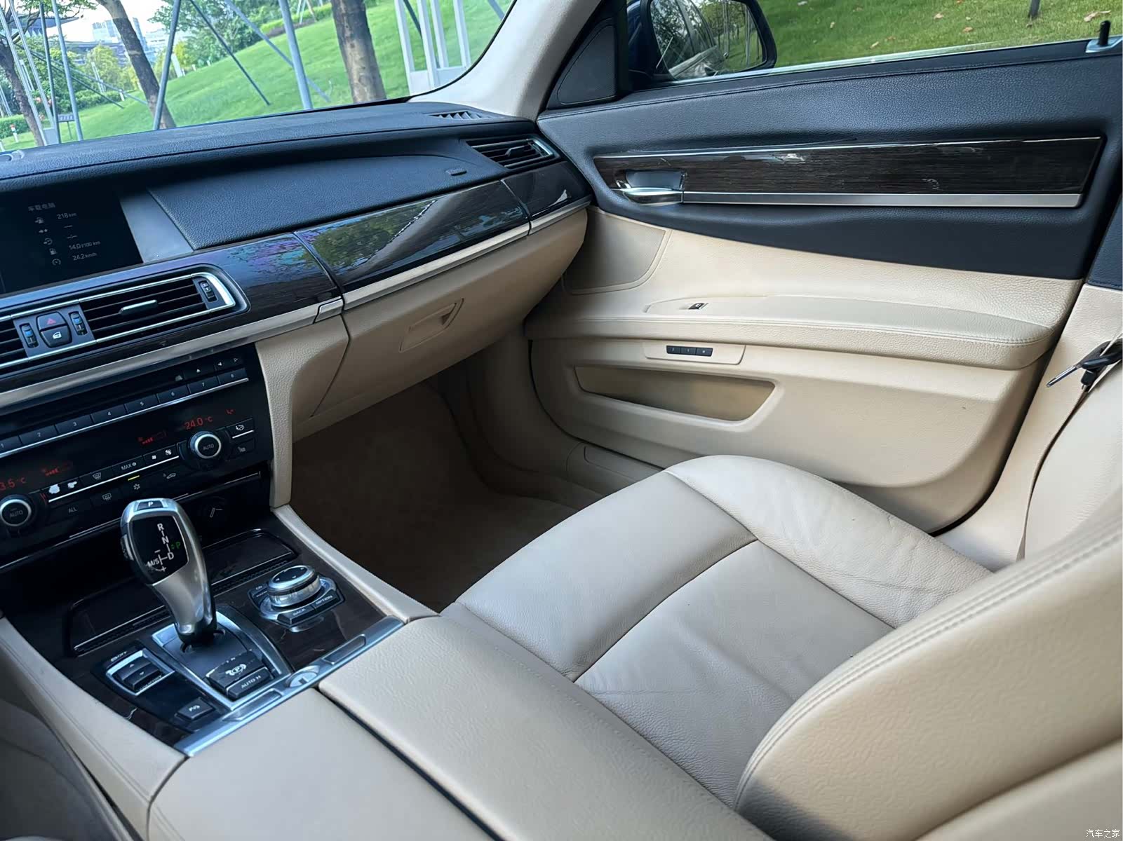BMW 7 Series, 2010 8