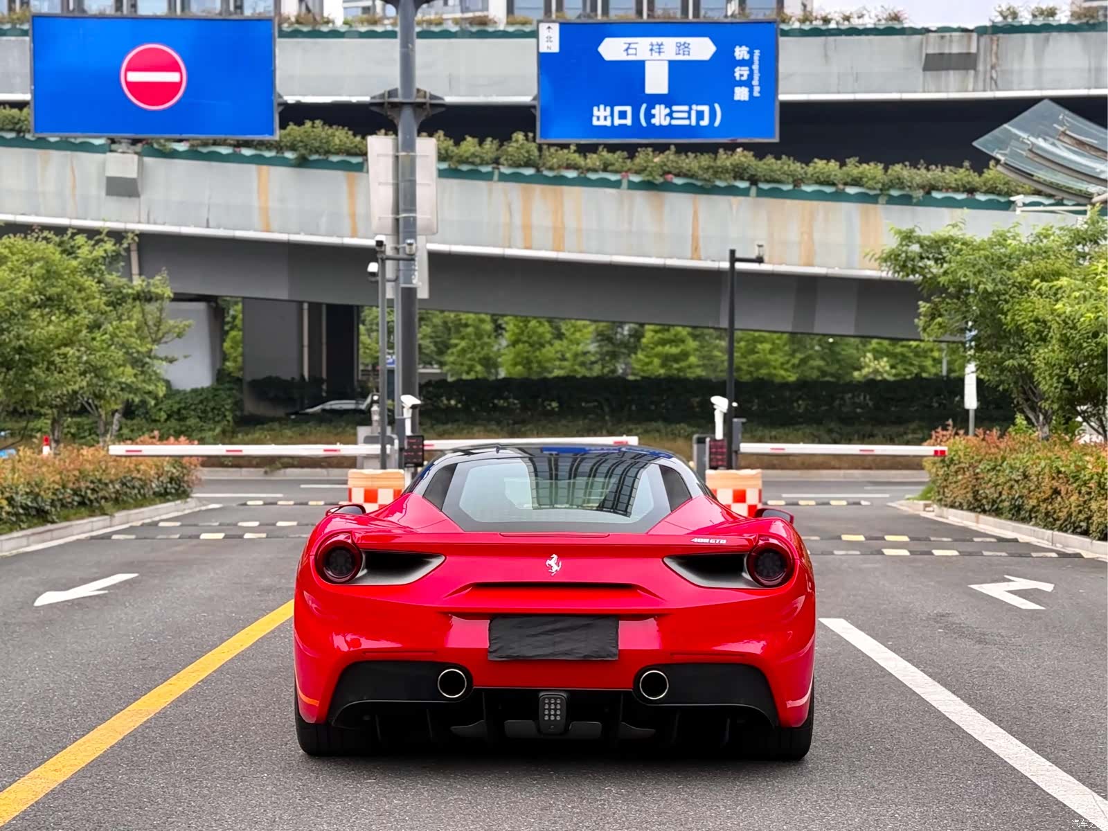 Ferrari 488, 2019 8