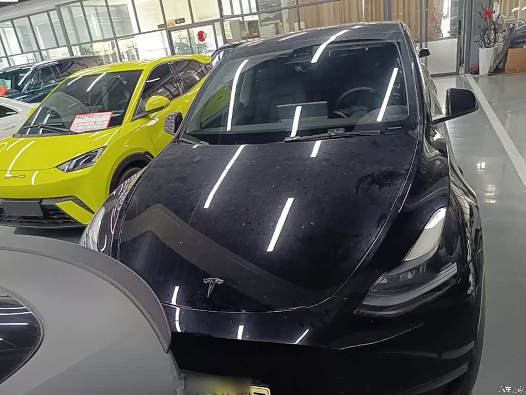 Tesla Model Y, 2022 3