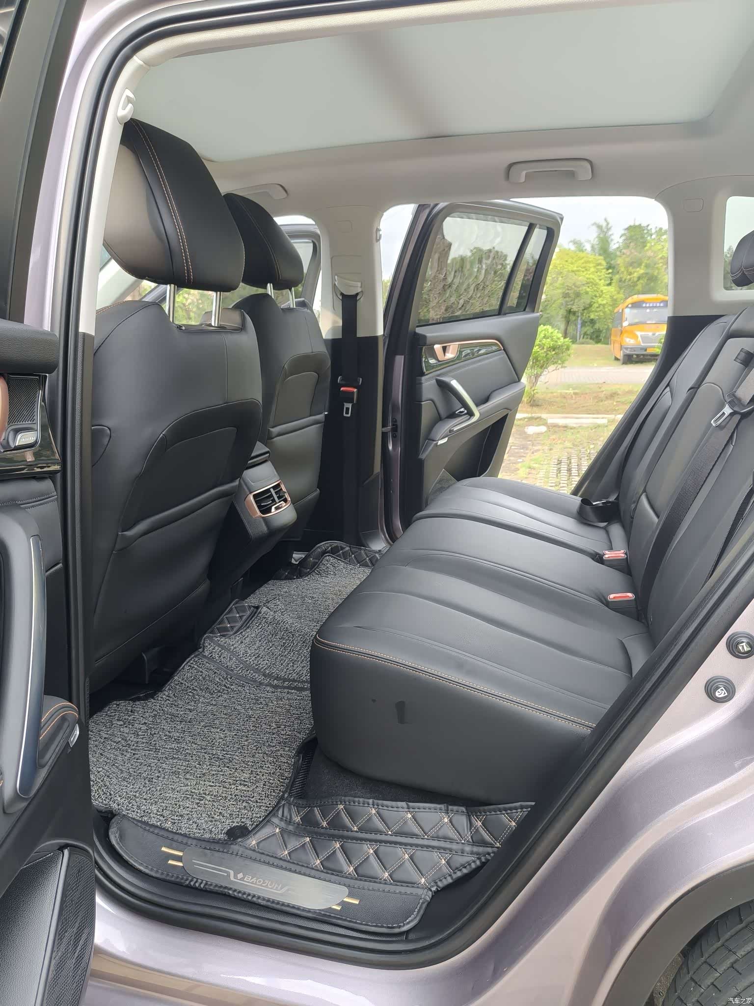 Wuling RS-5, 2019 11