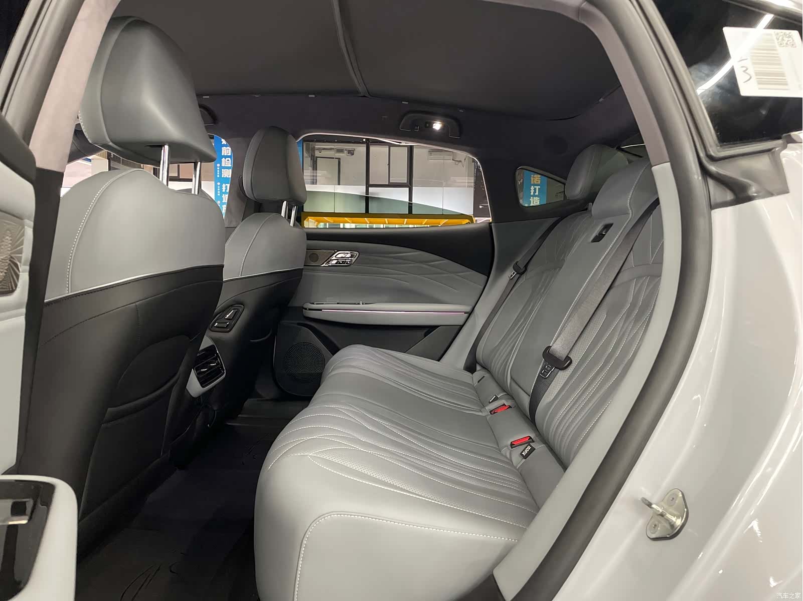 Geely E8, 2025 10