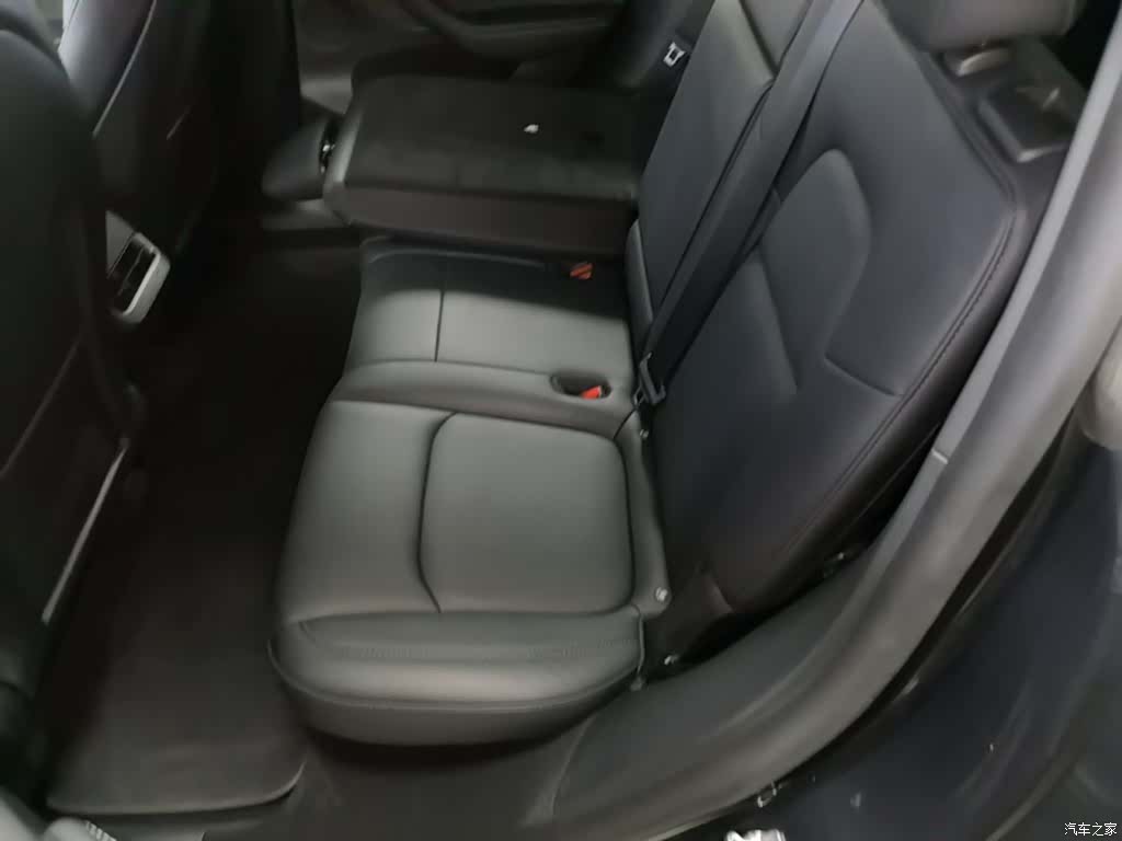 Tesla Model Y, 2024 17