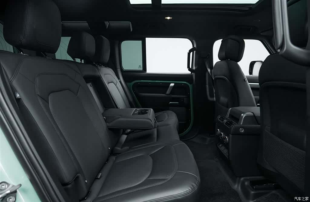 Land Rover Defender, 2023 15
