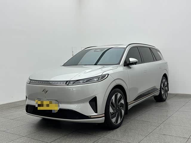 Dongfeng eπ008