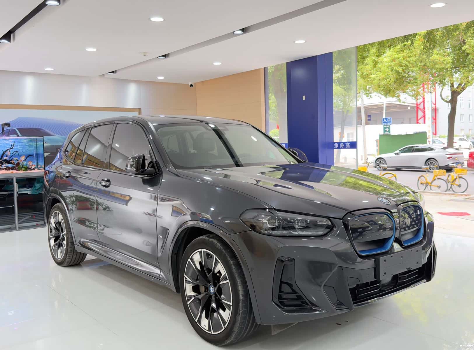 BMW iX3, 2021 3