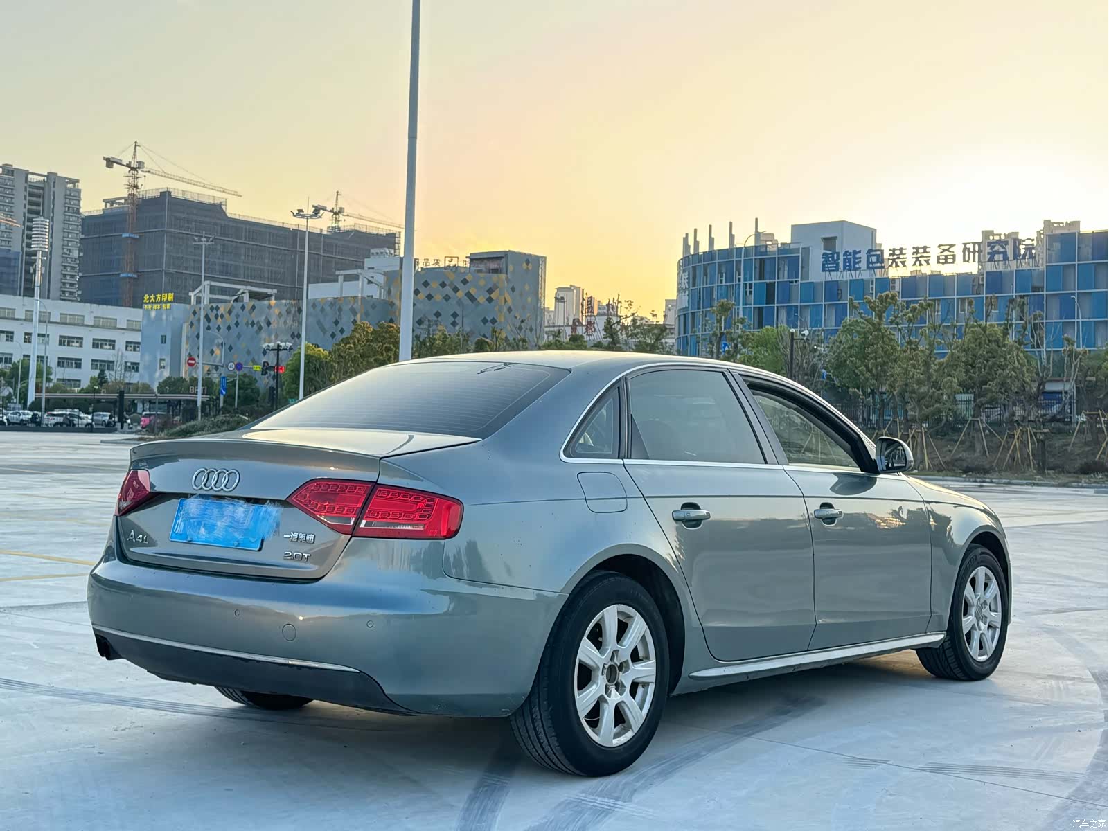 Audi A4L, 2012 7