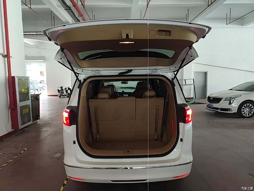 Buick GL8, 2017 19