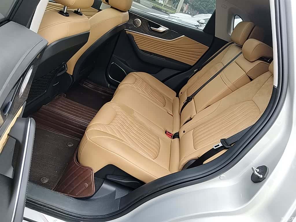 Hongqi HS5, 2023 17
