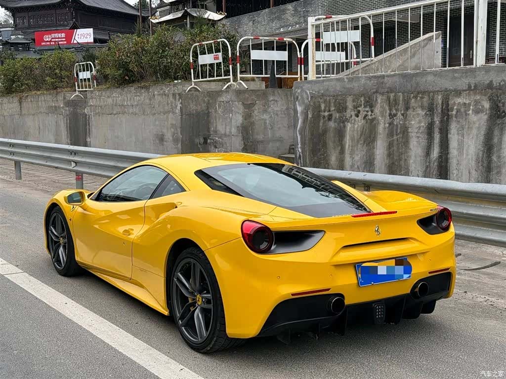 Ferrari 488, 2017 4
