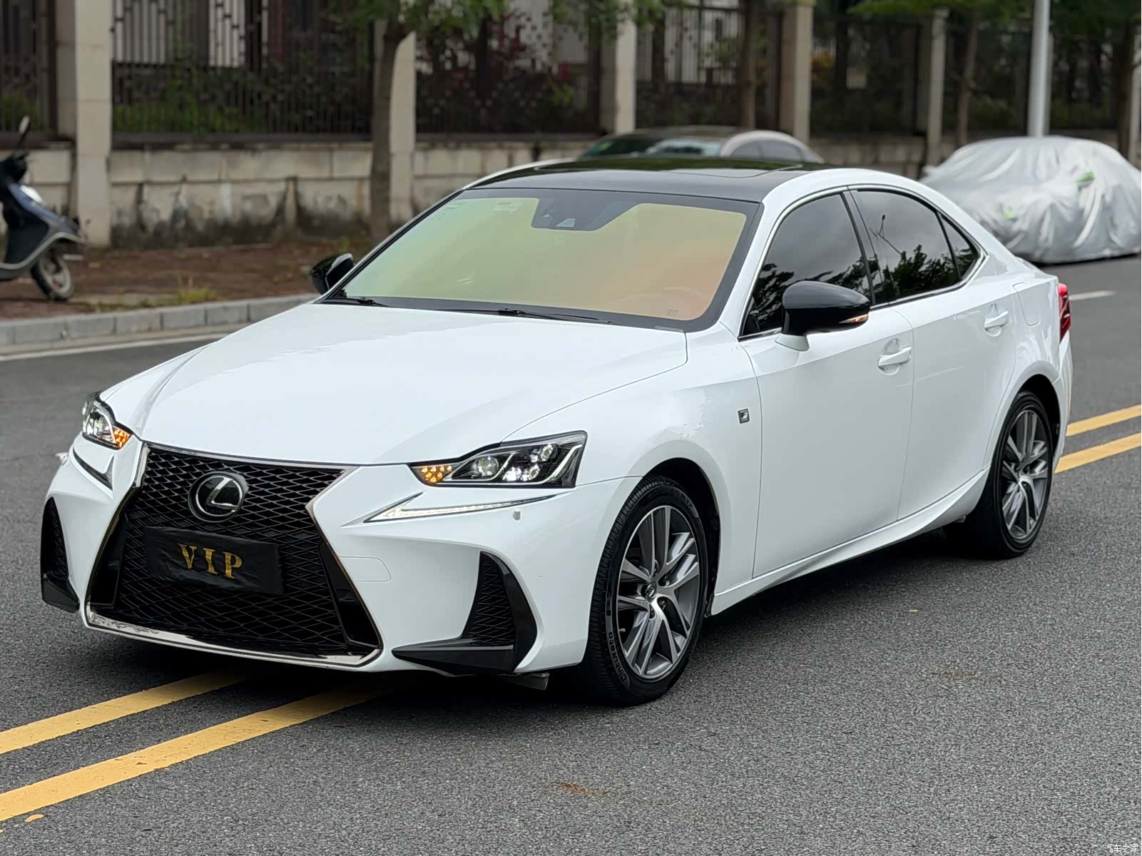Lexus IS, 2017 2