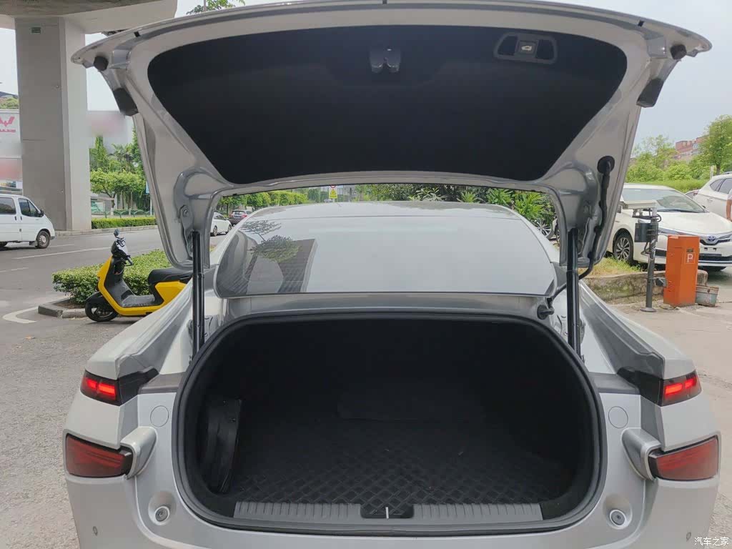 Xpeng P7, 2022 19