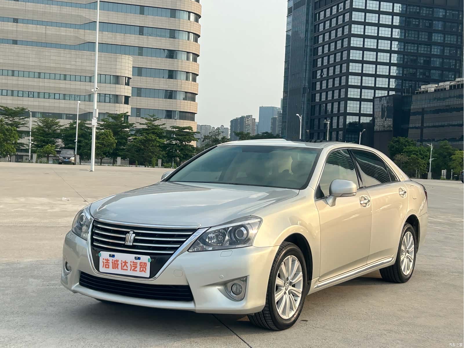 Toyota Crown, 2012 1