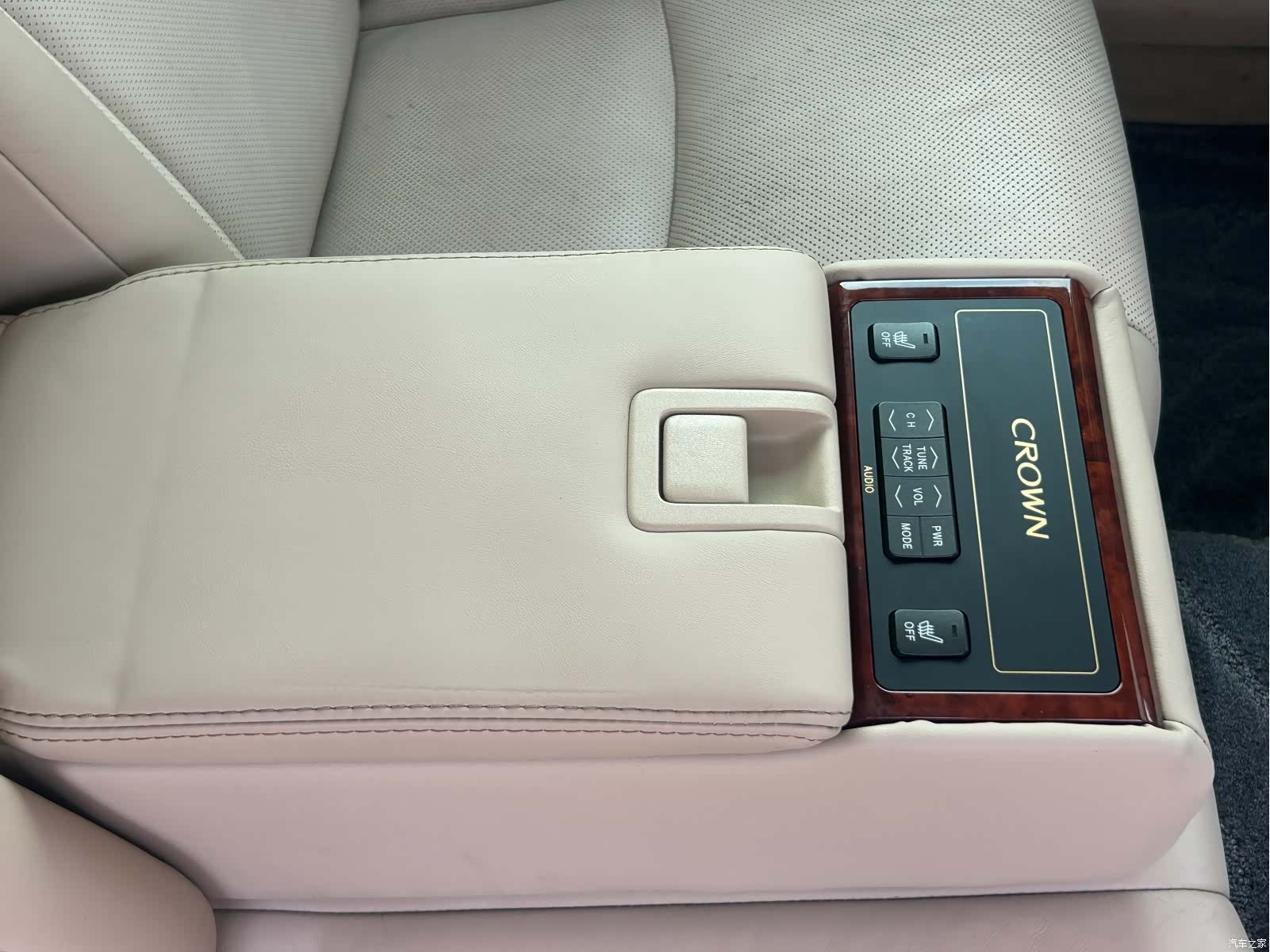 Toyota Crown, 2012 9