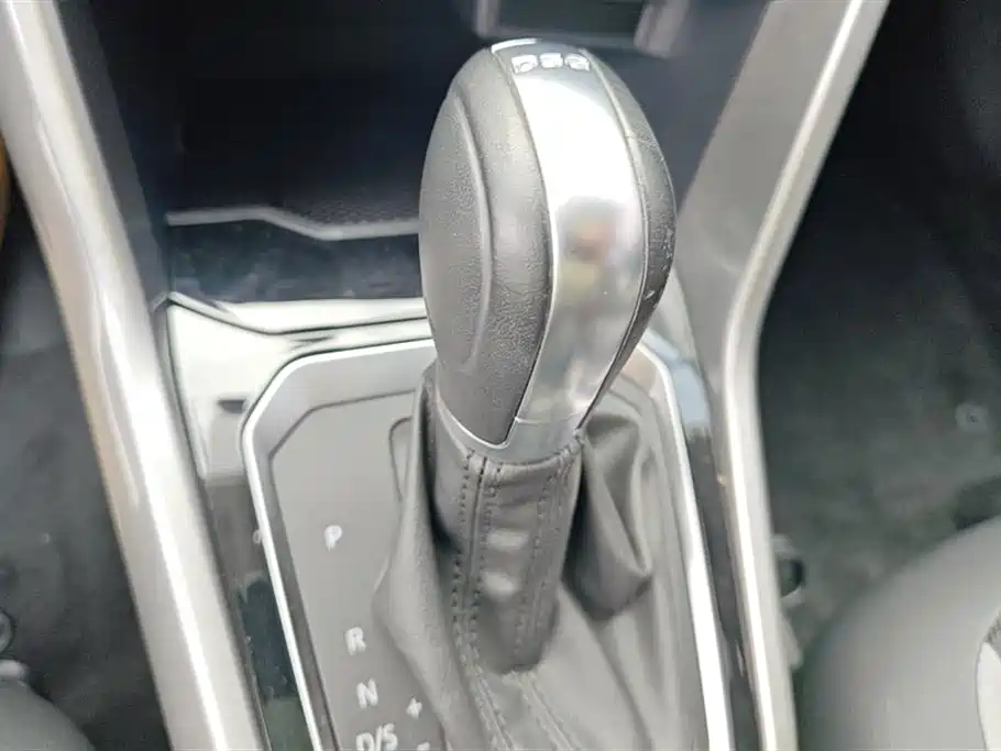 Volkswagen T-ROC exploring Songs