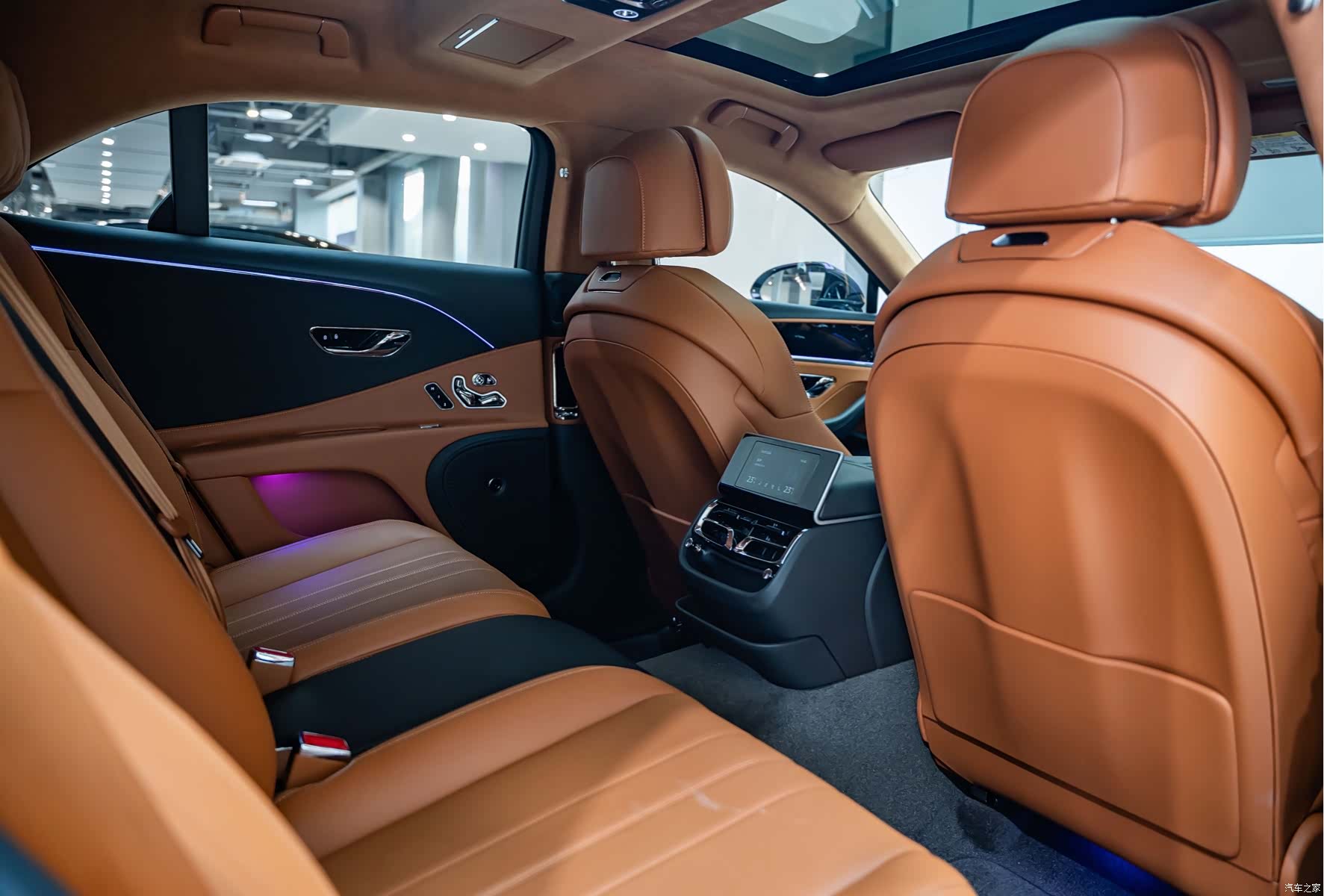 Bentley Flying Spur, 2023 12