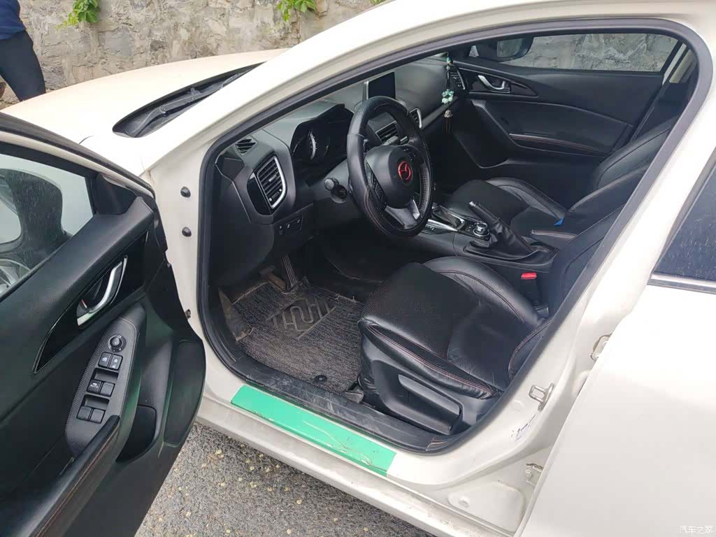 Mazda Mazda3, 2015 14