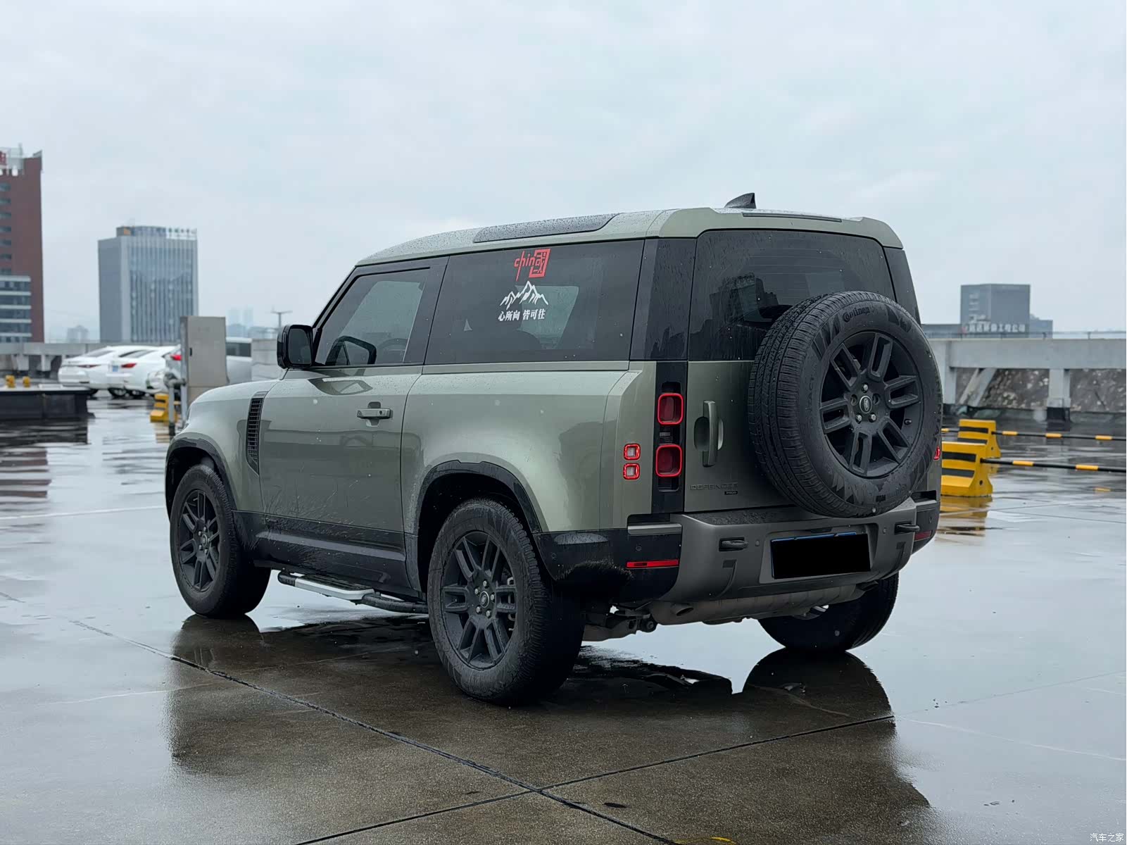 Land Rover Defender, 2021 3