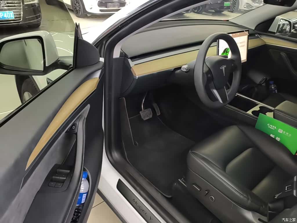Tesla Model Y, 2023 16