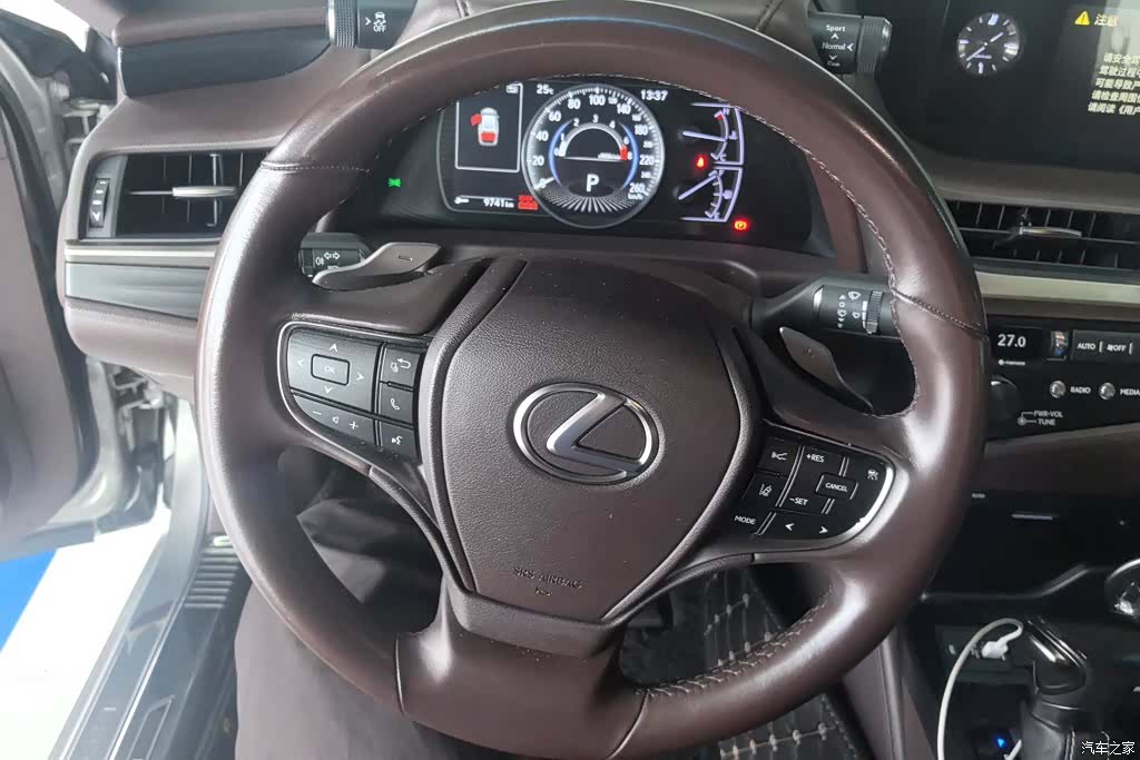 Lexus ES, 2020 15
