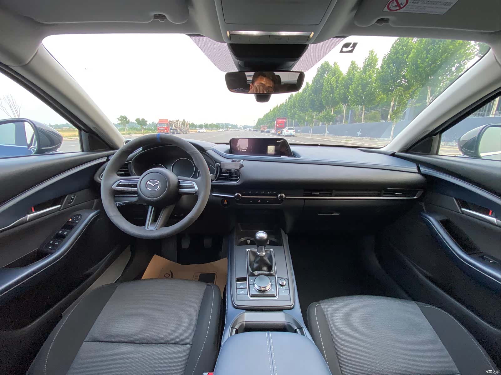 Mazda CX-30, 2024 все фото