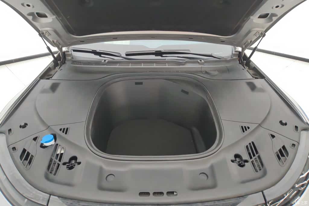 Xpeng P7, 2022 10