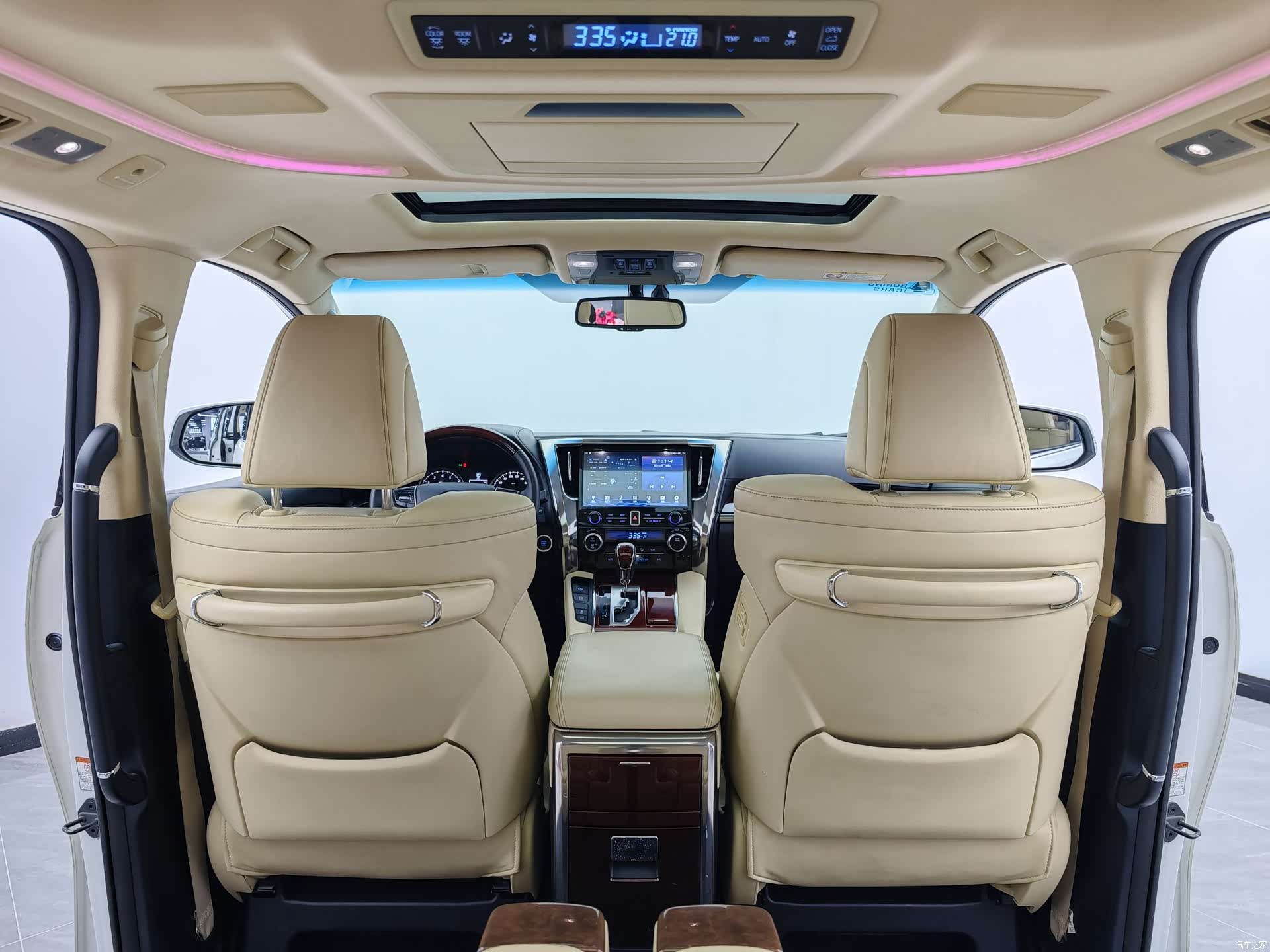 Toyota Alphard, 2015 15