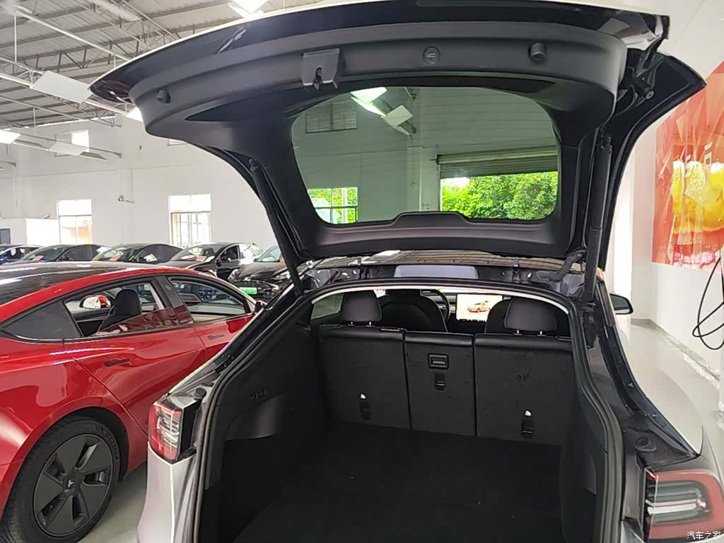 Tesla Model Y, 2024 19