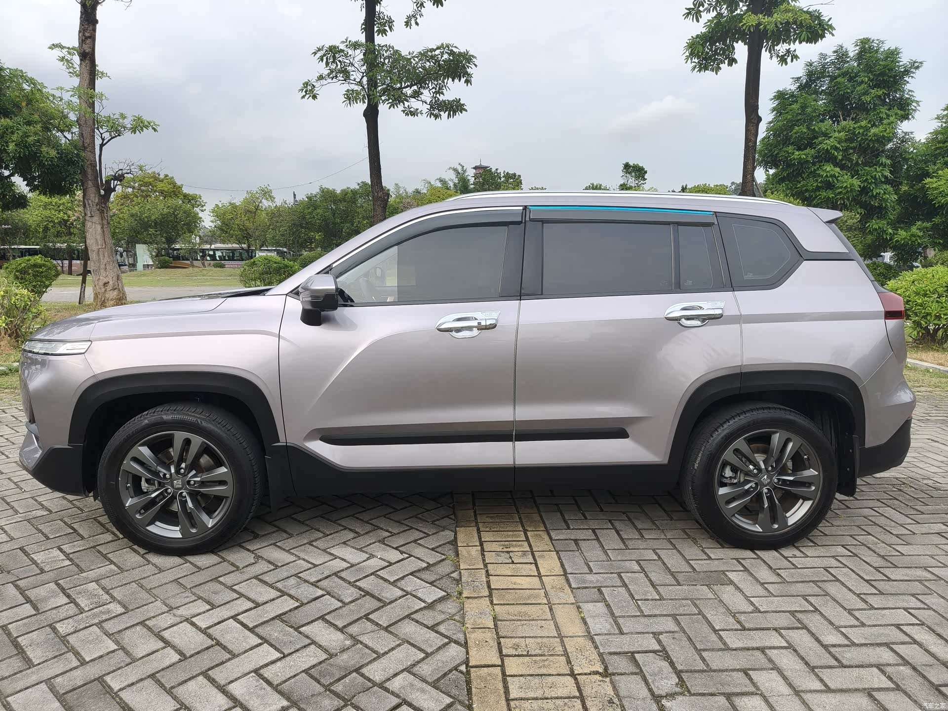 Wuling RS-5, 2019 4