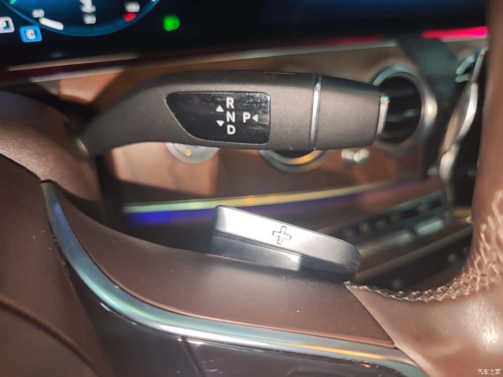 Mercedes-Benz E-Class, 2022 14