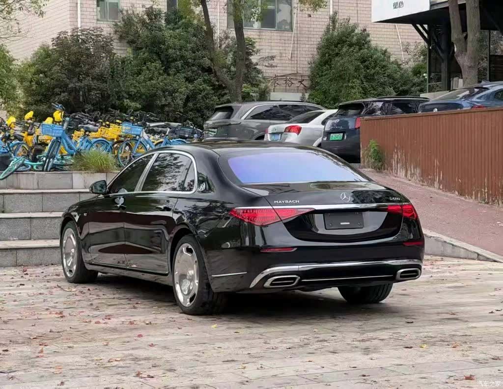 Maybach S-Class, 2023 3